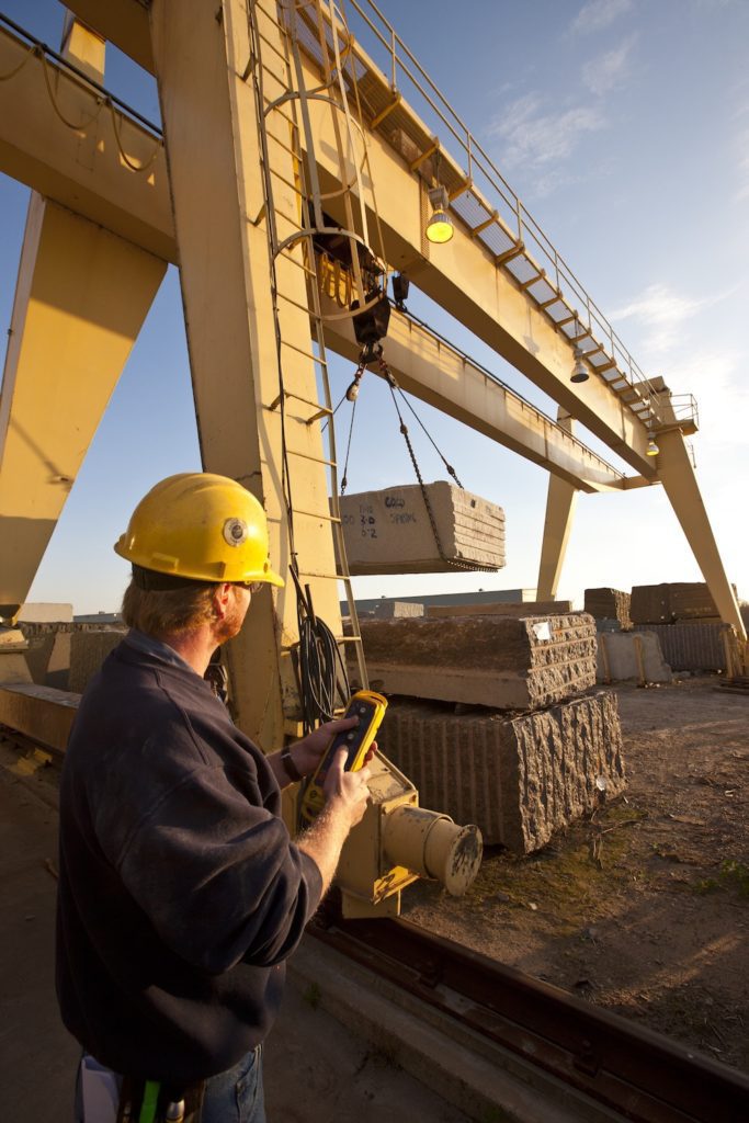 Employee with block lift